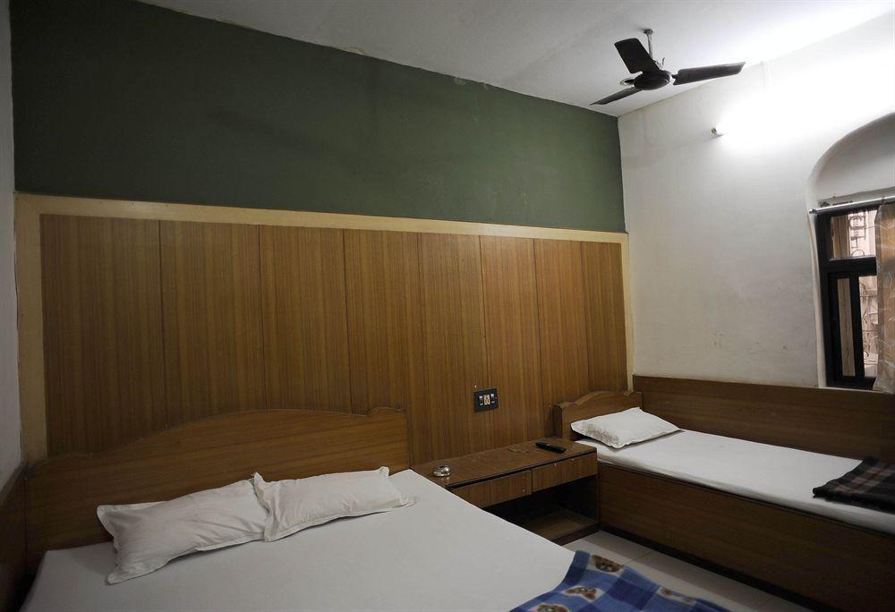 Hotel Diplomat Kalkutta Kültér fotó